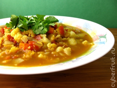Чечевичный суп с картошкой, цветной капустой и приправой карри