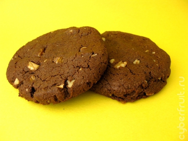 Шоколадное печенье с грецкими орехами